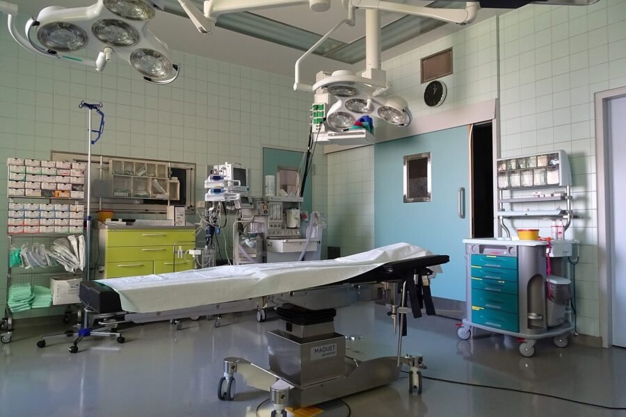 When Does a Kidney Stone Require Surgery?
